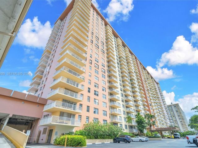 2-bedroom condo for rent in Sunny Isles Beach - 251 174th St 311 - MondialRealty