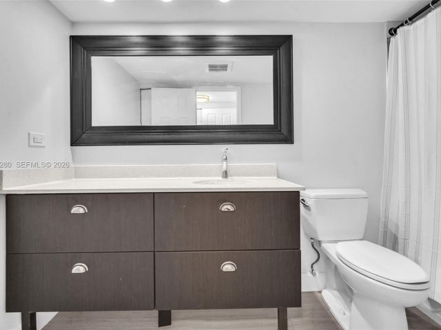 2-bedroom condo for rent in Sunny Isles Beach - 251 174th St 311 - MondialRealty