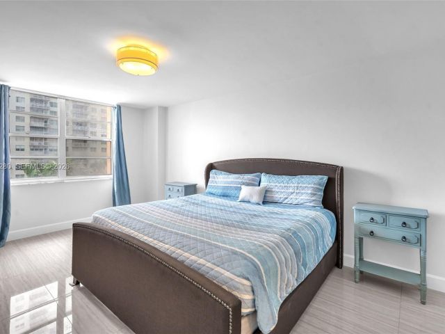 2-bedroom condo for rent in Sunny Isles Beach - 251 174th St 311 - MondialRealty