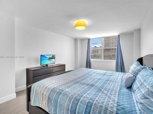 2-bedroom condo for rent in Sunny Isles Beach - 251 174th St 311 - MondialRealty