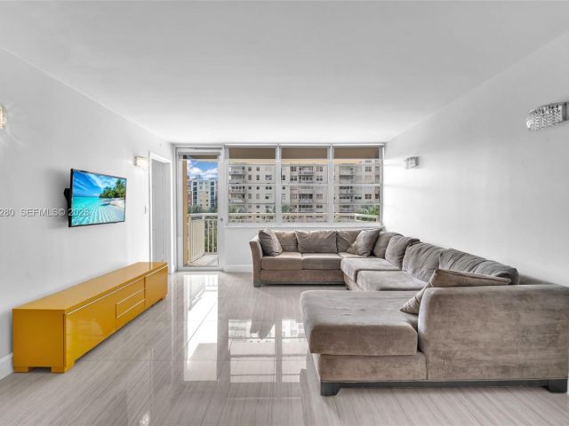 2-bedroom condo for rent in Sunny Isles Beach - 251 174th St 311 - MondialRealty