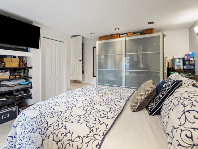 Home for sale at 117 SW 6th St - photo 7137581