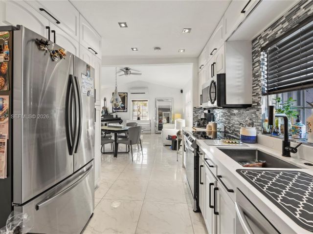 Home for sale at 117 SW 6th St - photo 7137584