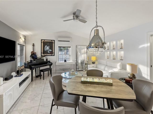 Home for sale at 117 SW 6th St - photo 7137585