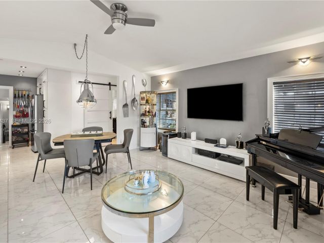 Home for sale at 117 SW 6th St - photo 7137586