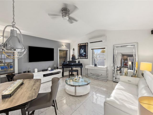 Home for sale at 117 SW 6th St - photo 7137587