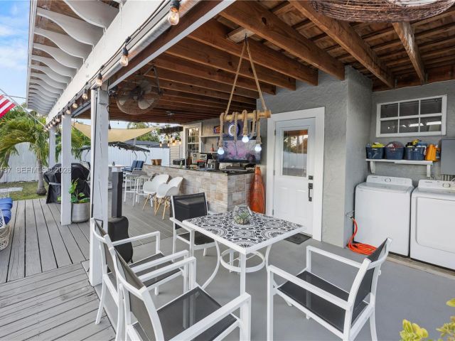 Home for sale at 117 SW 6th St - photo 7137588