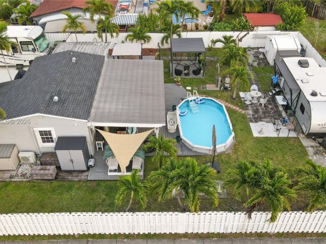 Home for sale at 117 SW 6th St - photo 7137592