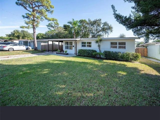 3-bedroom home for rent in Fort Lauderdale - 1108 SW 22nd Ter 0 - MondialRealty