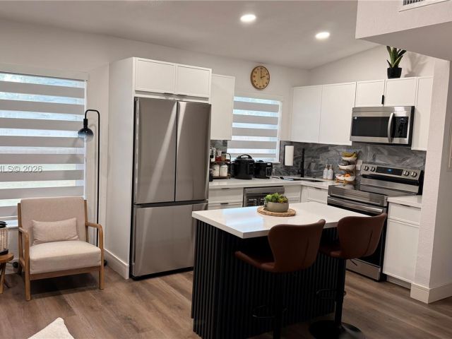 3-bedroom home for rent in Fort Lauderdale - 1108 SW 22nd Ter 0 - MondialRealty