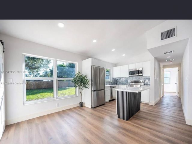 3-bedroom home for rent in Fort Lauderdale - 1108 SW 22nd Ter 0 - MondialRealty