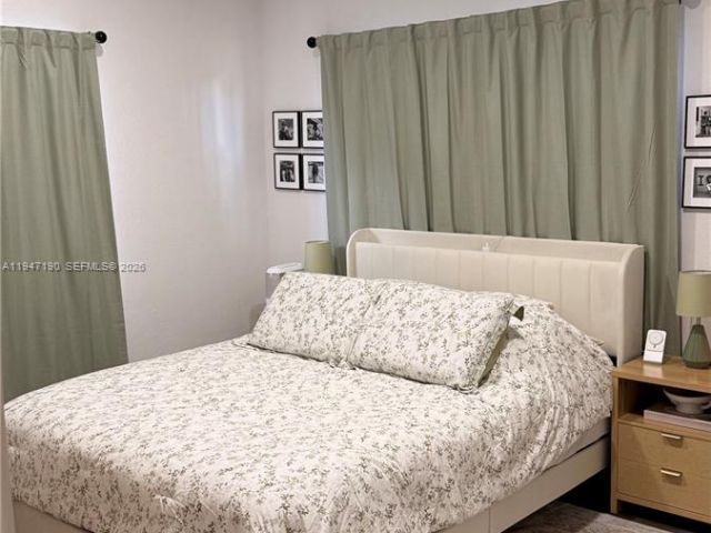 3-bedroom home for rent in Fort Lauderdale - 1108 SW 22nd Ter 0 - MondialRealty