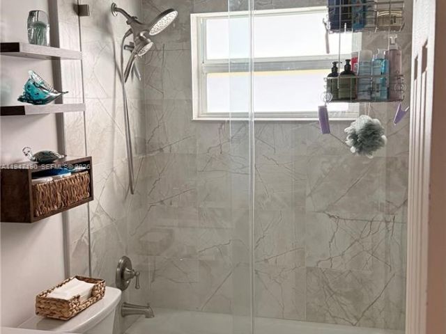 3-bedroom home for rent in Fort Lauderdale - 1108 SW 22nd Ter 0 - MondialRealty