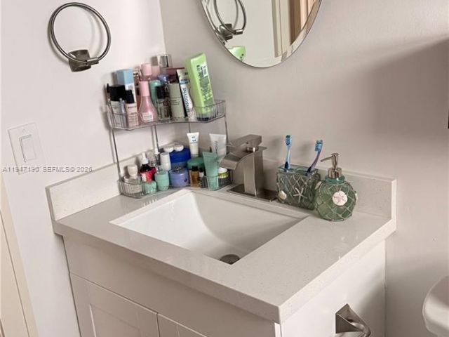 3-bedroom home for rent in Fort Lauderdale - 1108 SW 22nd Ter 0 - MondialRealty