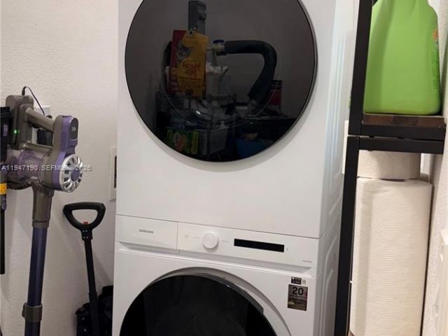 3-bedroom home for rent in Fort Lauderdale - 1108 SW 22nd Ter 0 - MondialRealty