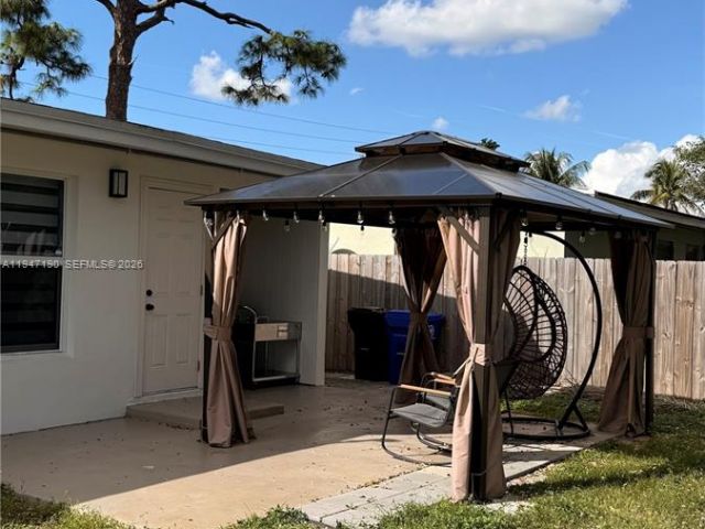 3-bedroom home for rent in Fort Lauderdale - 1108 SW 22nd Ter 0 - MondialRealty