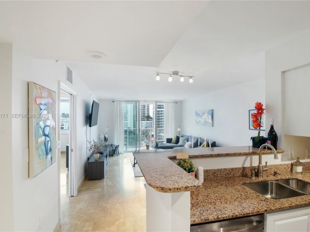 1-bedroom condo for sale in Miami - 1155 S Brickell Bay Dr 805 - MondialRealty