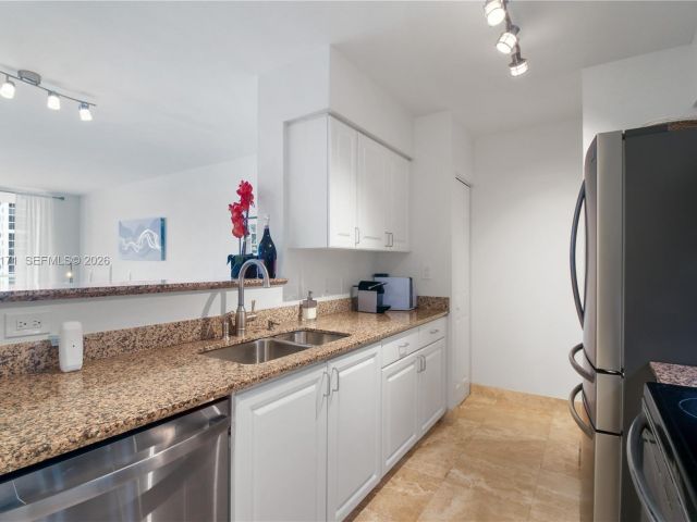 1-bedroom condo for sale in Miami - 1155 S Brickell Bay Dr 805 - MondialRealty