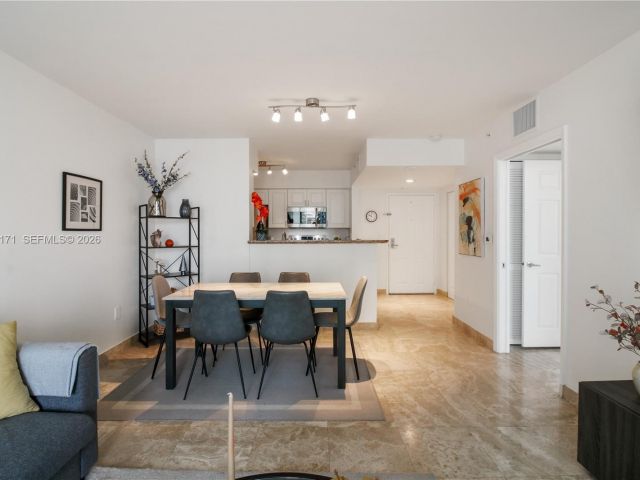 1-bedroom condo for sale in Miami - 1155 S Brickell Bay Dr 805 - MondialRealty