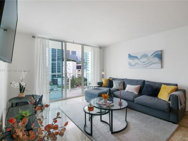 1-bedroom condo for sale in Miami - 1155 S Brickell Bay Dr 805 - MondialRealty