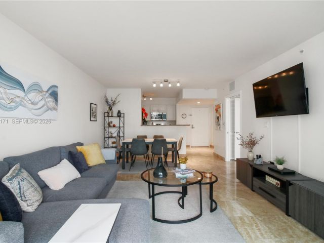 1-bedroom condo for sale in Miami - 1155 S Brickell Bay Dr 805 - MondialRealty