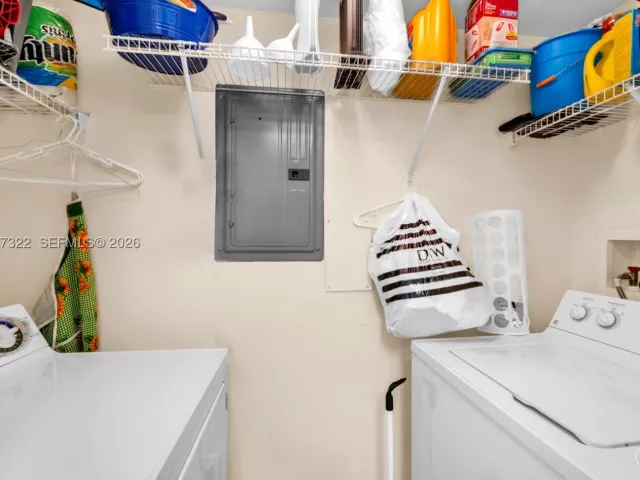 2-bedroom condo for sale in Aventura - 19501 W Country Club Dr 505 - MondialRealty