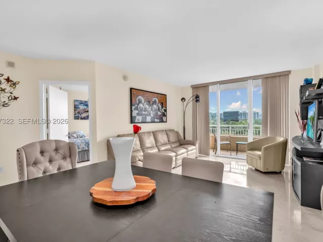 2-bedroom condo for sale in Aventura - 19501 W Country Club Dr 505 - MondialRealty