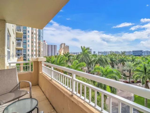 2-bedroom condo for sale in Aventura - 19501 W Country Club Dr 505 - MondialRealty