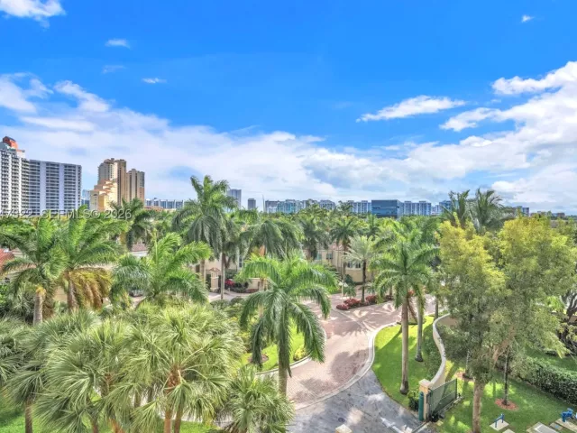 2-bedroom condo for sale in Aventura - 19501 W Country Club Dr 505 - MondialRealty