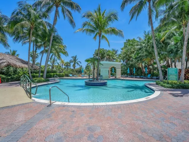2-bedroom condo for sale in Aventura - 19501 W Country Club Dr 505 - MondialRealty