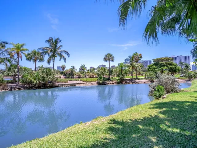 2-bedroom condo for sale in Aventura - 19501 W Country Club Dr 505 - MondialRealty