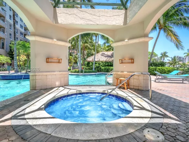 2-bedroom condo for sale in Aventura - 19501 W Country Club Dr 505 - MondialRealty