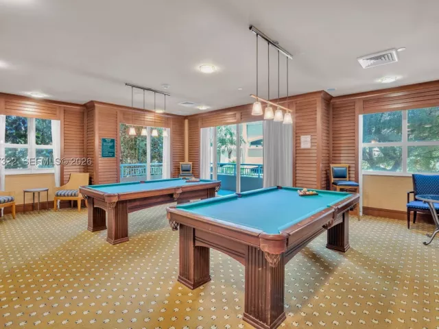 2-bedroom condo for sale in Aventura - 19501 W Country Club Dr 505 - MondialRealty