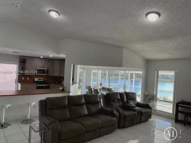 3-bedroom home for sale in Homestead - 600 SE 25th Ln - MondialRealty