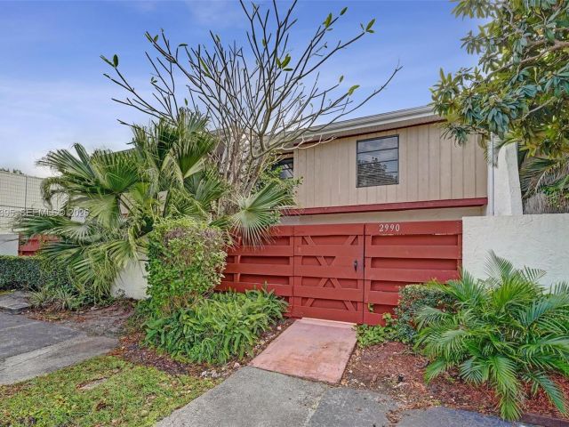 3-bedroom home for rent in Hollywood - 2990 Oaktree Ln 338 - MondialRealty