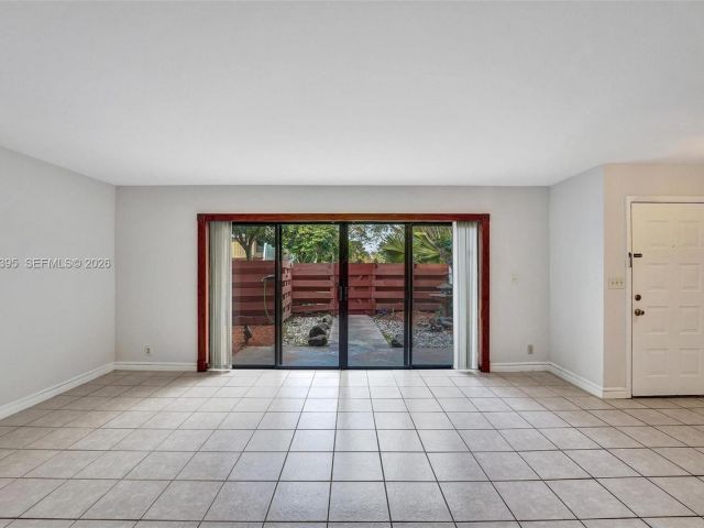 3-bedroom home for rent in Hollywood - 2990 Oaktree Ln 338 - MondialRealty