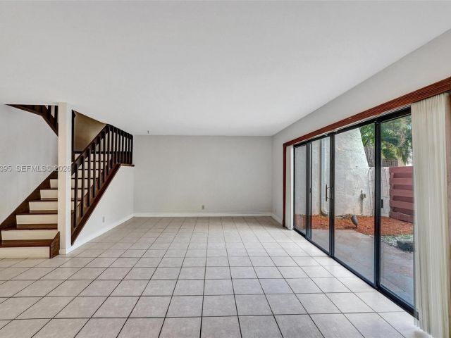 3-bedroom home for rent in Hollywood - 2990 Oaktree Ln 338 - MondialRealty