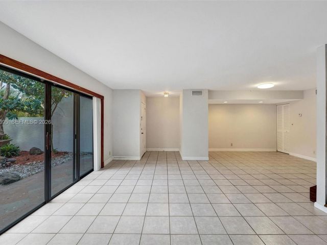 3-bedroom home for rent in Hollywood - 2990 Oaktree Ln 338 - MondialRealty