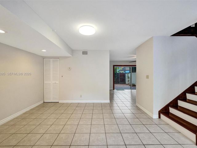 3-bedroom home for rent in Hollywood - 2990 Oaktree Ln 338 - MondialRealty