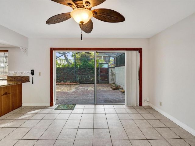 3-bedroom home for rent in Hollywood - 2990 Oaktree Ln 338 - MondialRealty