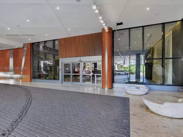 2-bedroom condo for rent in Miami - 68 SE 6th St 1702 - MondialRealty