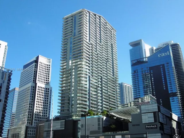2-bedroom condo for rent in Miami - 68 SE 6th St 1702 - MondialRealty