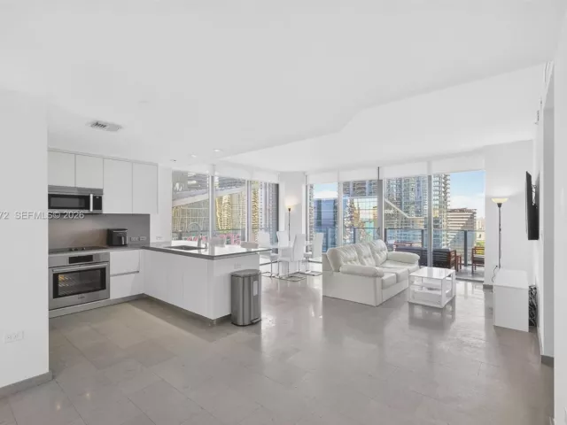 2-bedroom condo for rent in Miami - 68 SE 6th St 1702 - MondialRealty