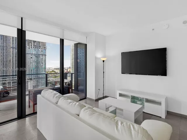 2-bedroom condo for rent in Miami - 68 SE 6th St 1702 - MondialRealty