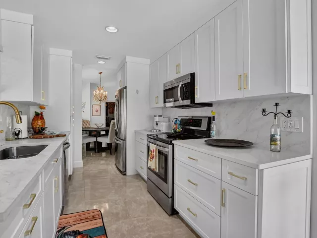 3-bedroom home for sale in Boca Raton - 11270 Clover Leaf Circle - MondialRealty