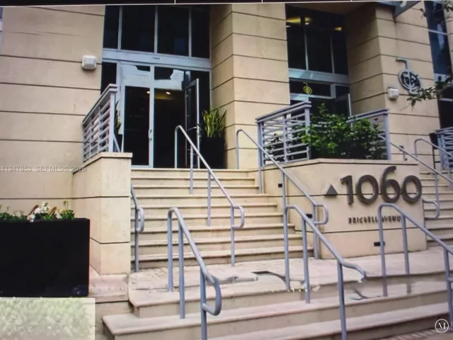 1-bedroom condo for sale in Miami - 1050 Brickell Ave 1816 - MondialRealty