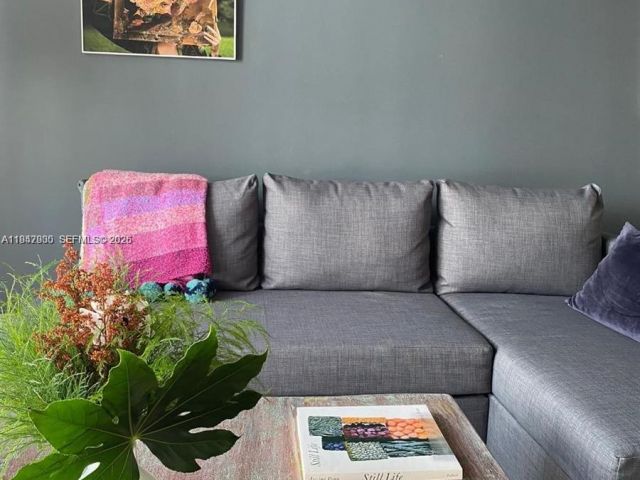 1-bedroom condo for sale in Miami - 2001 Biscayne Blvd 2306 - MondialRealty