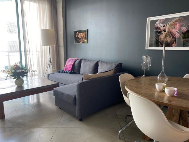 1-bedroom condo for sale in Miami - 2001 Biscayne Blvd 2306 - MondialRealty