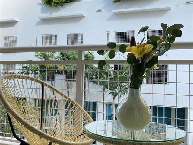 1-bedroom condo for sale in Miami - 2001 Biscayne Blvd 2306 - MondialRealty