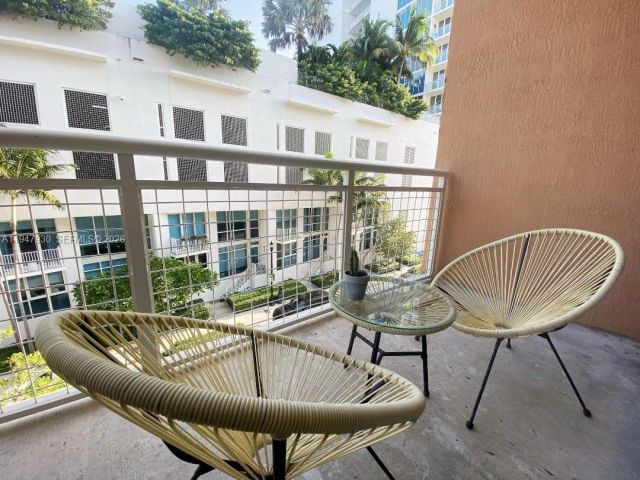 1-bedroom condo for sale in Miami - 2001 Biscayne Blvd 2306 - MondialRealty